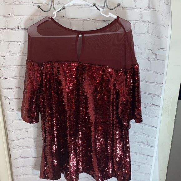 Sequin Illusion Boxy Top   - Picture 3 of 4